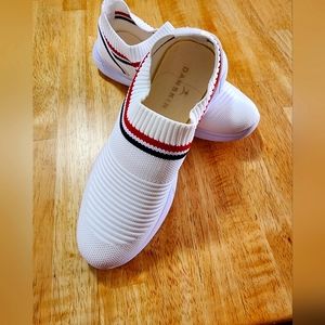 New (without tags) Danskin Charming slip on tennis shoe. Size 7, memory foam.